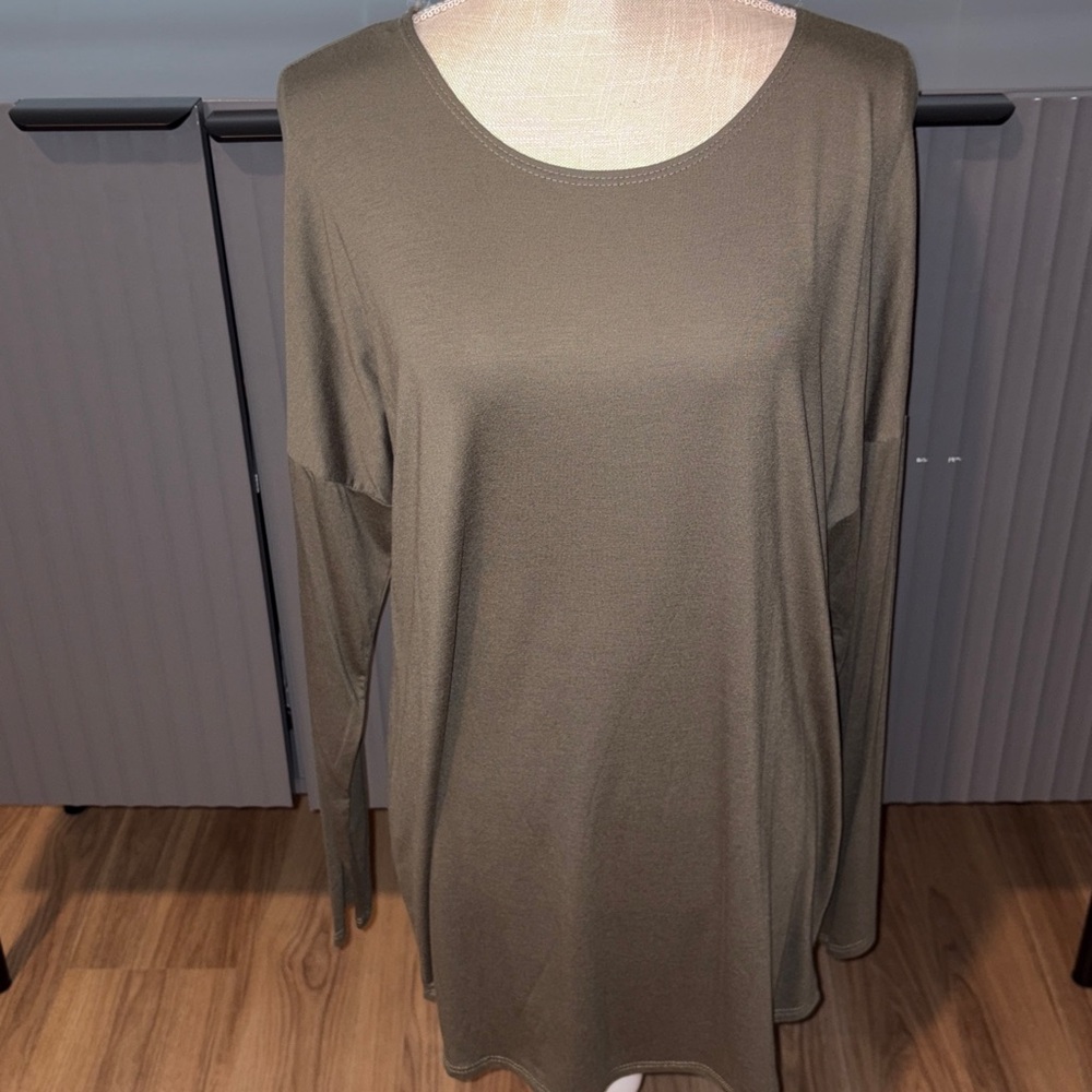 Relaxed Fit Scoop Neck Long Sleeve Top - Picture 5 of 6